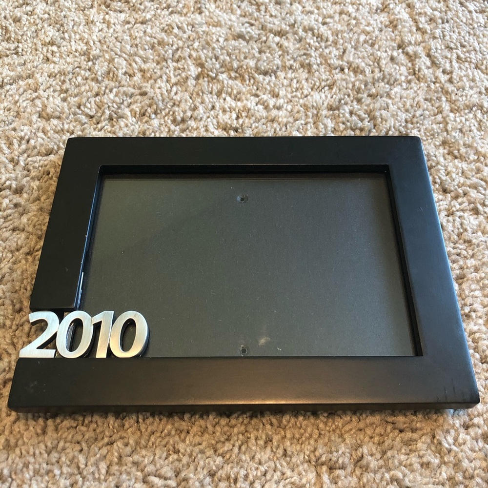 Black year 2010 5 x 7 picture frame